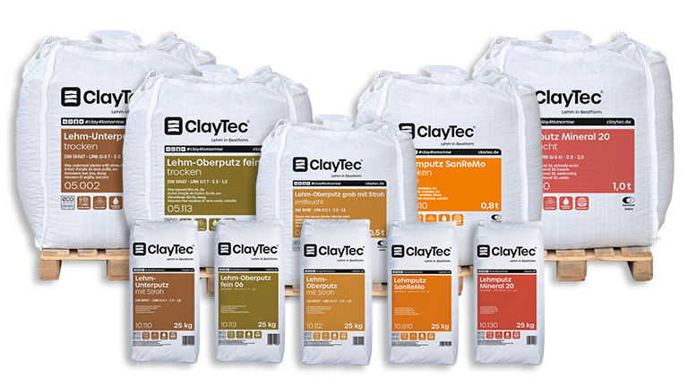 Verschiedene ClayTec Lehmputz-Produkte in Säcken und Big-Bags.